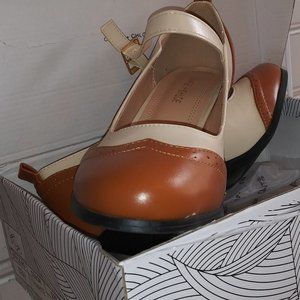 Chase + Chloe women's round toe heels